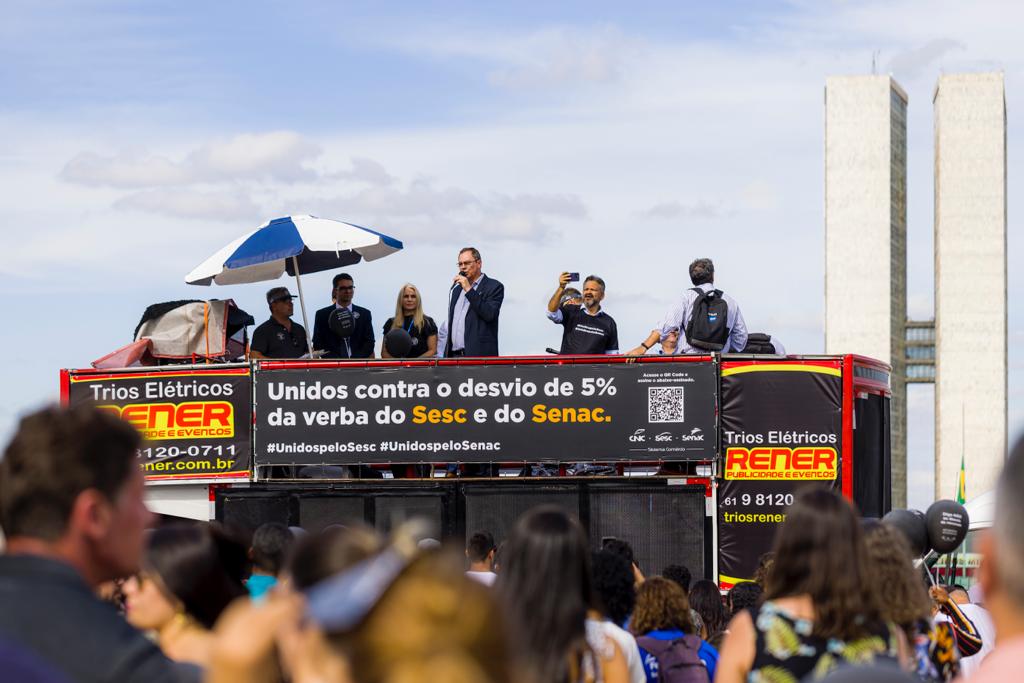 PROTESTO-FELIPEMENEZES (1).jpeg